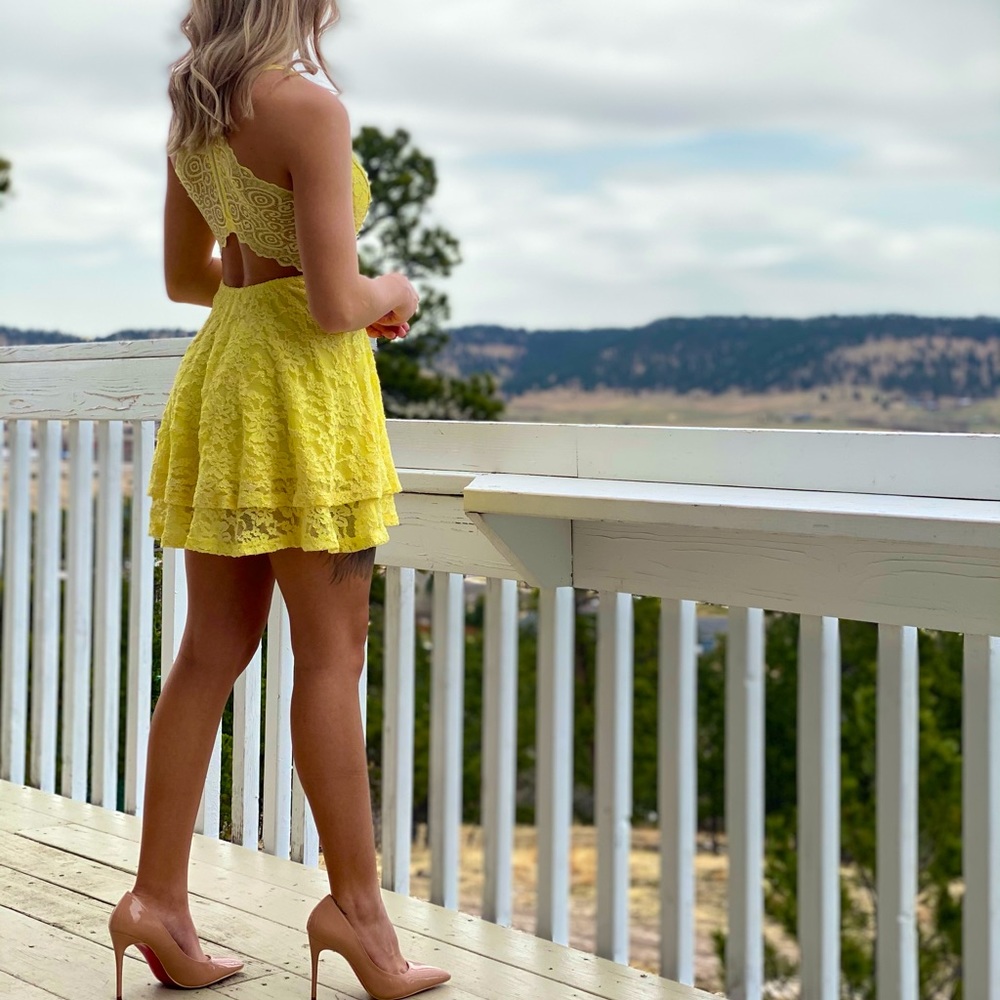 Women’s Small- Lace Yellow Dress